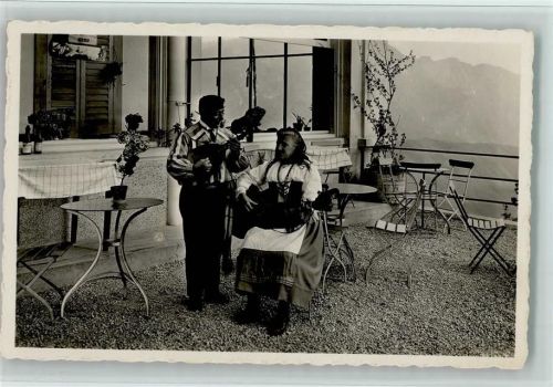 Trachten - Mann mit Mandoline und Frau mit einem histor. Musikinstrument, gute Erhaltung AK