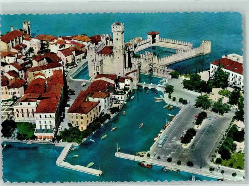 Sirmione Fliegeraufnahme Lago di Garda Segelboot Ruderboot Omnibus