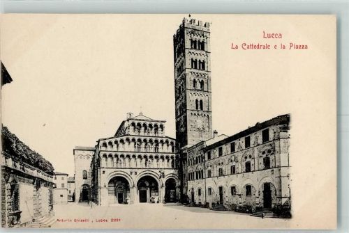 Lucca La Cattedrale e la Piazza