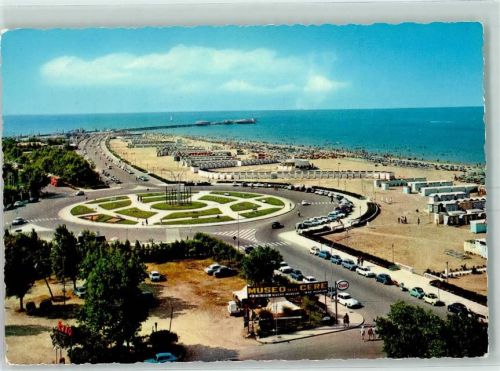 Rimini Lungomare e molo La piu bella d`Italia Auto Esso