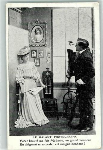 1906 Fotostudio Serie Le Galant Photographe AK