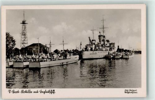 Wilhelmshaven Schnellboot-Flottille mit Begleitschiff Foto Drüppel