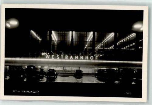 Wien Westbahnhof Oldtimer bei Nacht