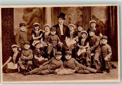 Magdeburg Heeps Liliputaner Truppe Zirkus Variete