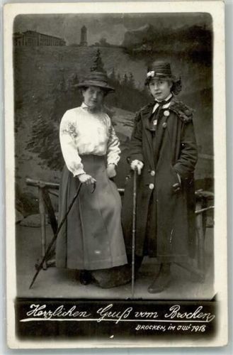 Brocken 1918 Trachten Junge Frauen Gehstöcke