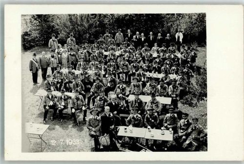 1933 Gruppenfoto im Biergarten