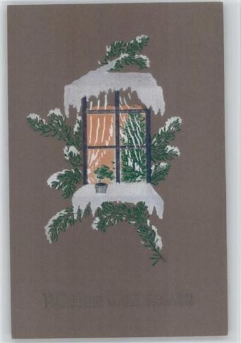 Ein Fenster mit Glücksklee und Tannenzweigen mit Schnee