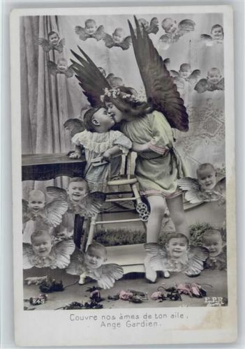 Fotomontage - Baby im Hochstuhl, Mädchen als Engel und kleine Engelsköpfe fliegen umher , Foto AK Verlag E.P.R.