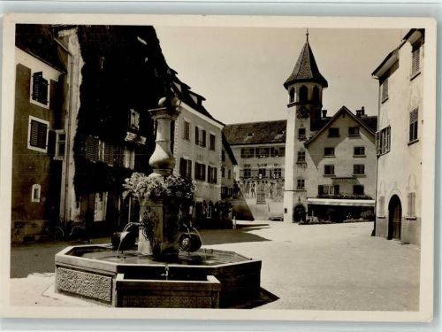 Maienfeld mit Rathaus