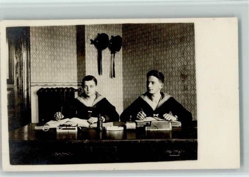 In der Schreibstube 1919 Fotokarte
