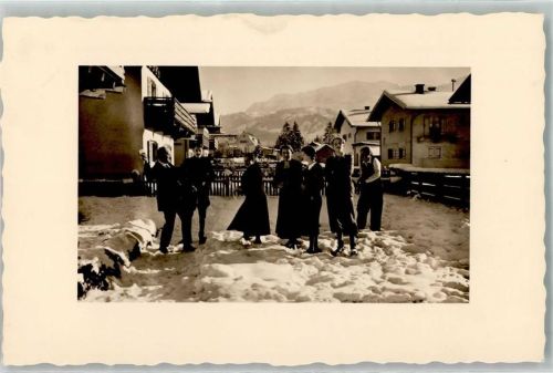 Partenkirchen Fremdenheim A. Hopp-Schöberl Bischofweg 16 Gruppenfoto Winter