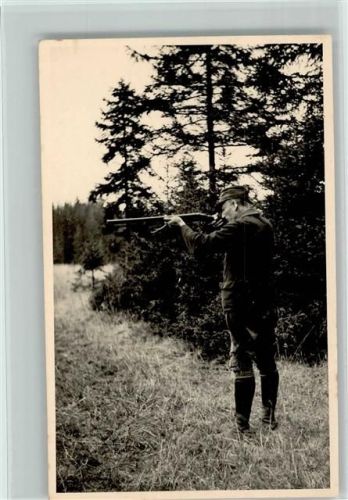 Jäger legt das Gewehr an - Foto ca 1938 AK