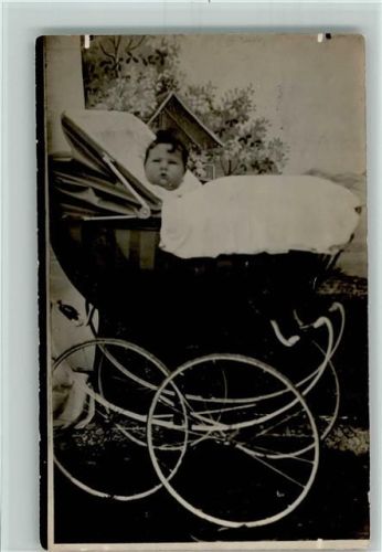 Baby im Kinderwagen - Privatfoto AK