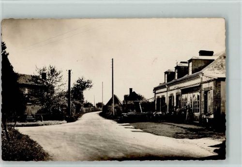 Sainte-Marguerite-de-l'Autel 1925 Familie steht vor dem Haus,