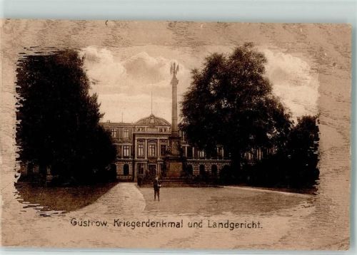 Güstrow Kriegerdenkmal und Landgericht