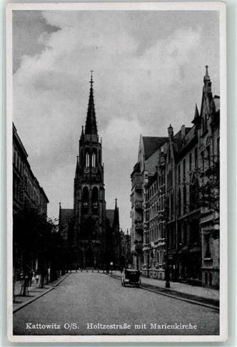Kattowitz Holtzestraße mit Marienkirche Oldtimer