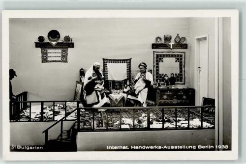 Charlottenburg Hndwerks- Ausstellung 1938 Bulgarien Puppen sticken Berufe WK II AK
