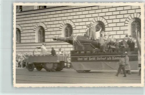 Schwabing Faschingsumzug Festwagen Sekt lieber als Kanonen Ort handschriftlich