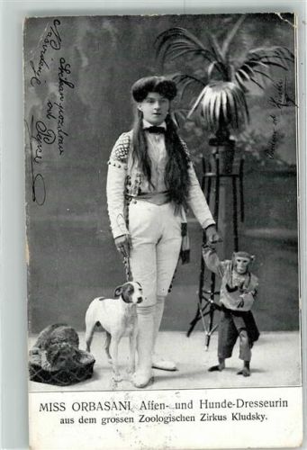 Miss Orbasani Affen- und Hunde-Dresseurin Zirkus Kludsky