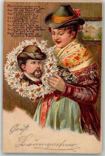 1902 Bauersfrau in Tracht hält ein mit Edelweiss umkränztes Bild des Königs in den Händen