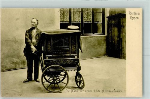 Berlin Mitte Berliner Typen Leierkastenmann
