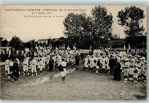 Saint-Ouen-l'Aumone Festival de Gymnastique les Societes arrivent sur le terrain