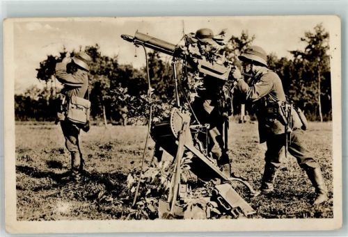 Unsere Reichswehr Schweres Maschinengewehr bei Beschießung eines Fliegers