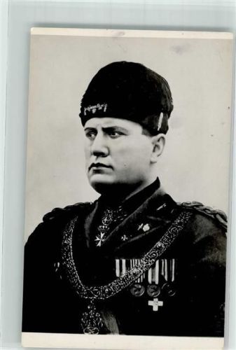 1934 Der Duce mit Orden in Uniform