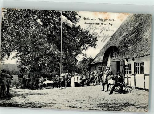 Flüggendorf 1909 Gasthaus Heinr. Arp Reethaus Fahnenmast Gruppenphoto Kutsche Fahrrad