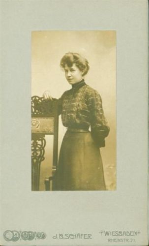 Wiesbaden Frau Atelier J. B. Schäfer Rheinstraße 21