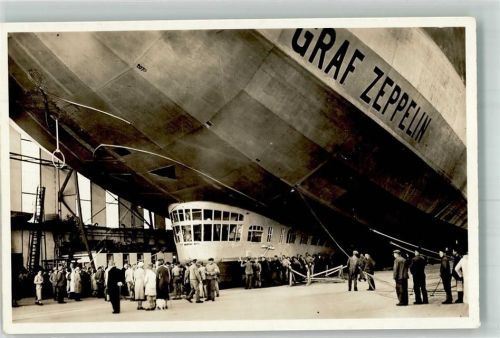 Graf Zeppelin startbereit in der Halle