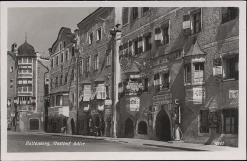 um 1930/40 Rattenberg, Gasthof Adler, Gasthof Stern, Häuserfront