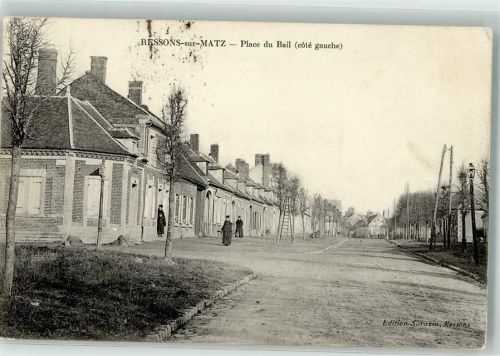 Ressons-sur-Matz Place du Bail cole gauche