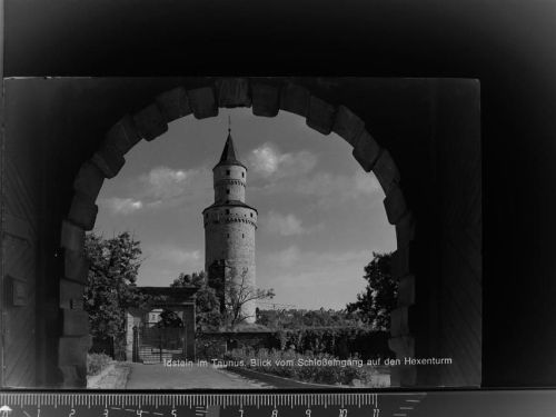 Idstein Schlosseingang auf den Hexenturm