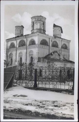 um 1940 Diese Kathedrale war von den Sowjets zum Kino ausgebaut.