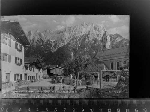 Mittenwald Alte Häuser im Gries m. Karwendel