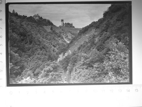 Bernkastel Burgruine mit Landshut