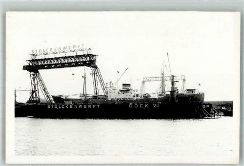 Hamburg Frachter im Dock VII vor dem Bockkran der Stülckenwerft