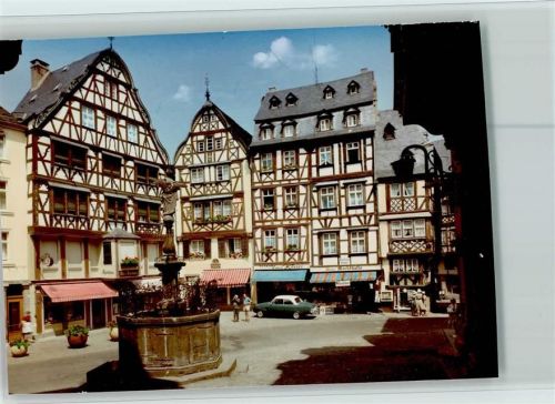 Bernkastel Fachwerkhäuser Brunnen