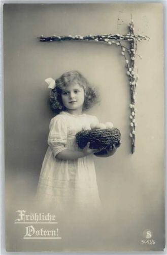 Mädchen mit Eierkorb