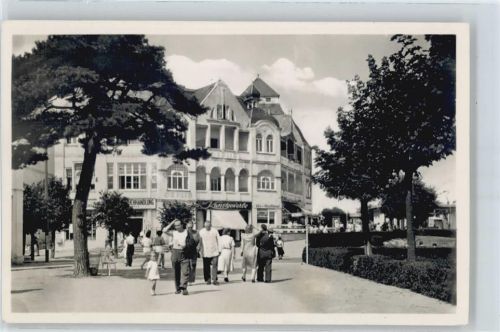 Binz Fußgänger Baum Haus Kinder