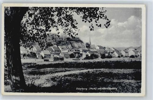 Oderberg Baum Haus Wiese