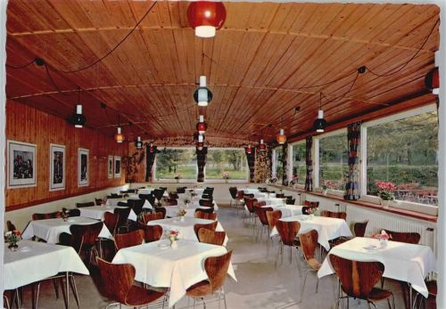 Friedrichsruh Forsthaus Tisch Stuhl Lampe