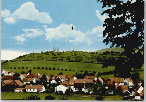 Marzhausen Feld Haus Baum Berg