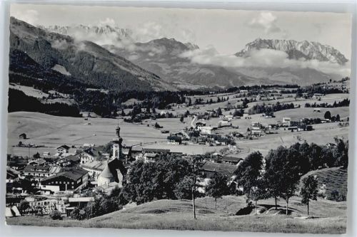 Reit im Winkl Gesamtansicht mit Kaisergebirge, Kirche