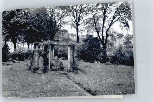 Emtinghausen Foto mit Negativ, Gedenkstein