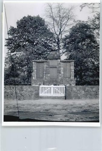 Trelde Foto mit Negativ, Ehrenmal