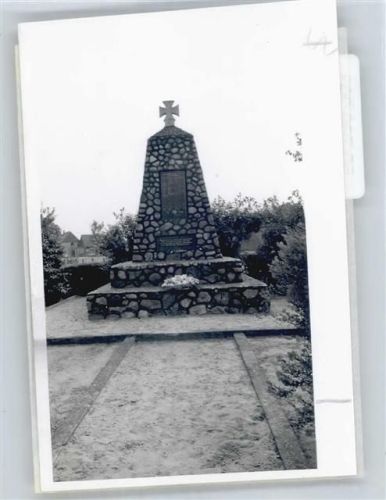 Ilvese Foto mit Negativ, Ehrenmal