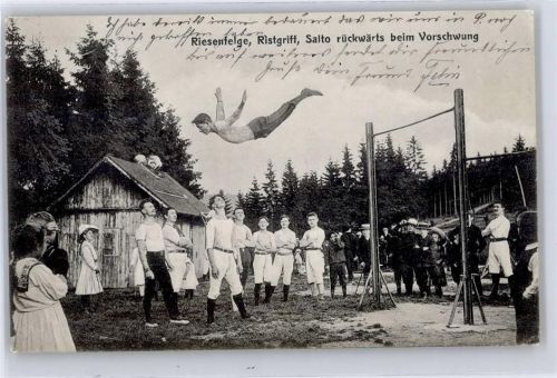 Riesenfelge, Ristgriff, Salto rückwärts beim Vorschwung