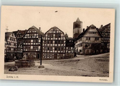 Schlitz Marktplatz Brunnen Fachwerkhäuser